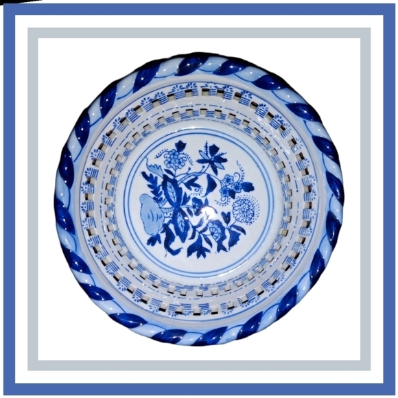 🏖️ BLUE WHITE LATTICE BOWL w Floral & Woven Look Designs - Picture 3 of 7
